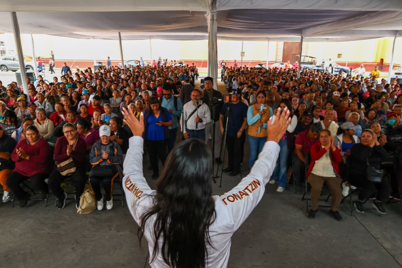 Gobierno de San Pedro Cholula entrega tinacos y estufas ecológicas a familias