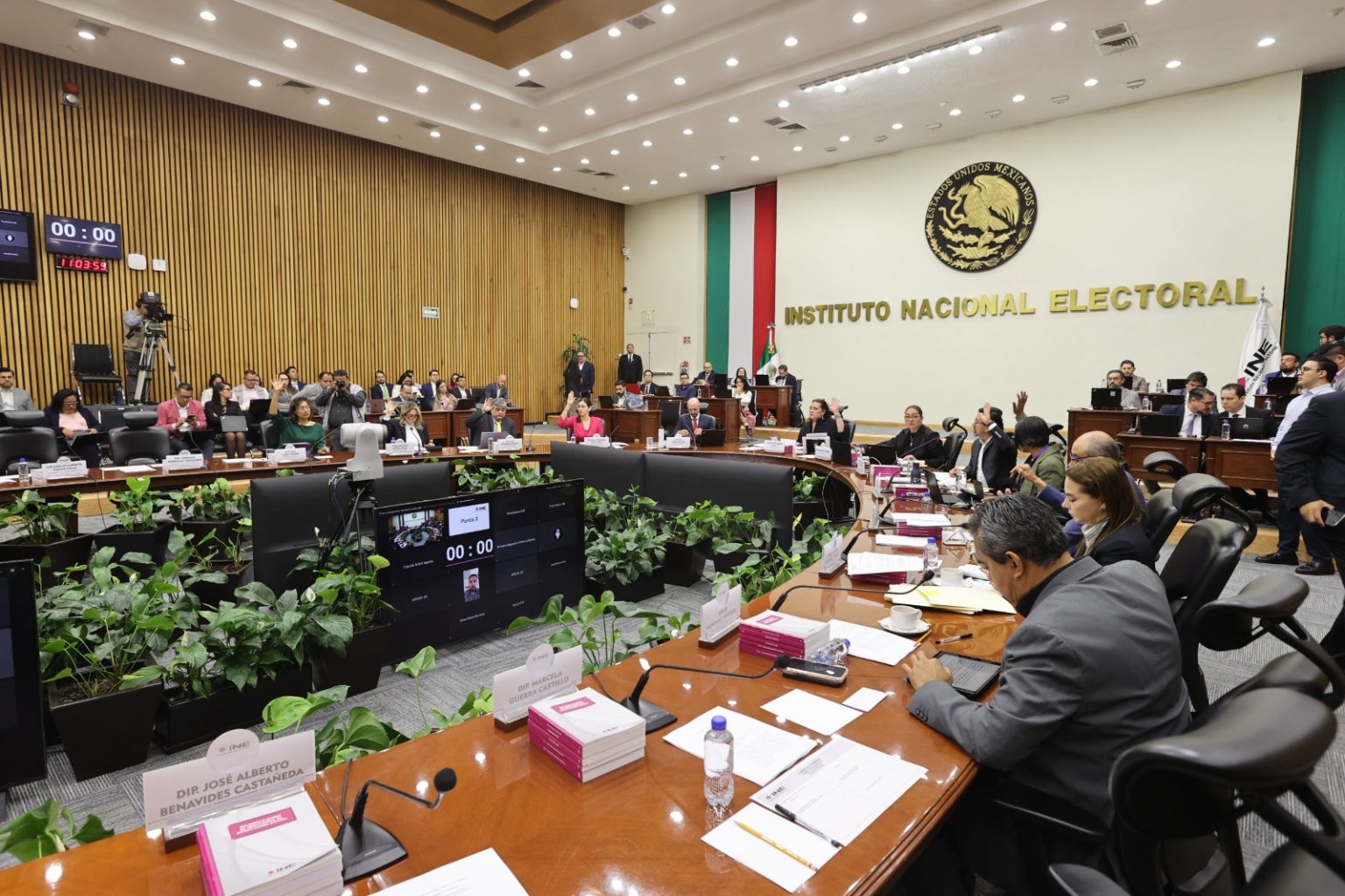 INE aplaza otra vez debate sobre actos anticipados de precampaña; partidos nuevos acusan inequidad rumbo a 2027