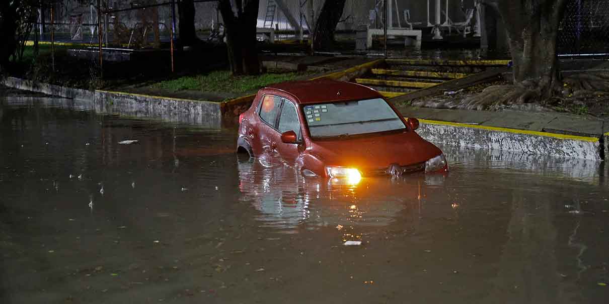 Pepe Chedraui activa operativo del Comité Tláloc para atender 16 puntos anegados por la tormenta de anoche