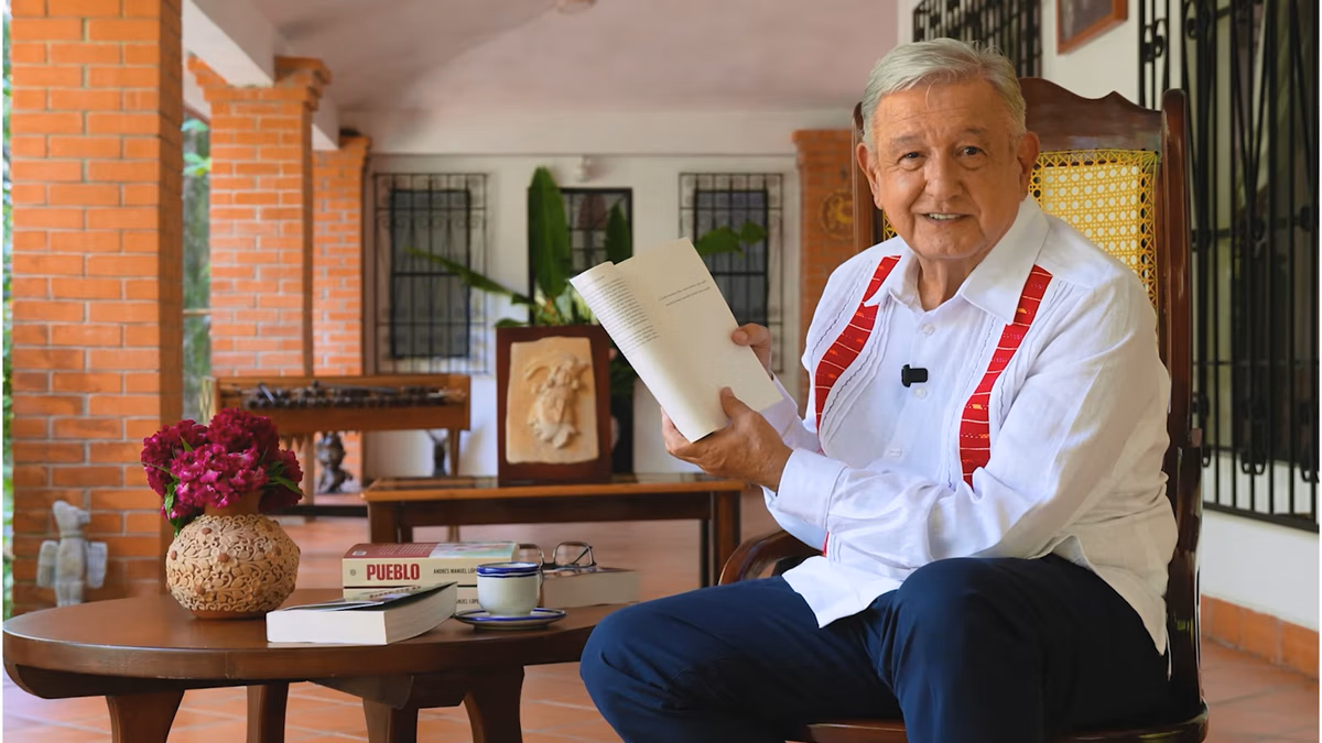 Sheinbaum tacha de "falsa" supuesta gira de AMLO en 2027 y acusa estrategia para debilitar al movimiento