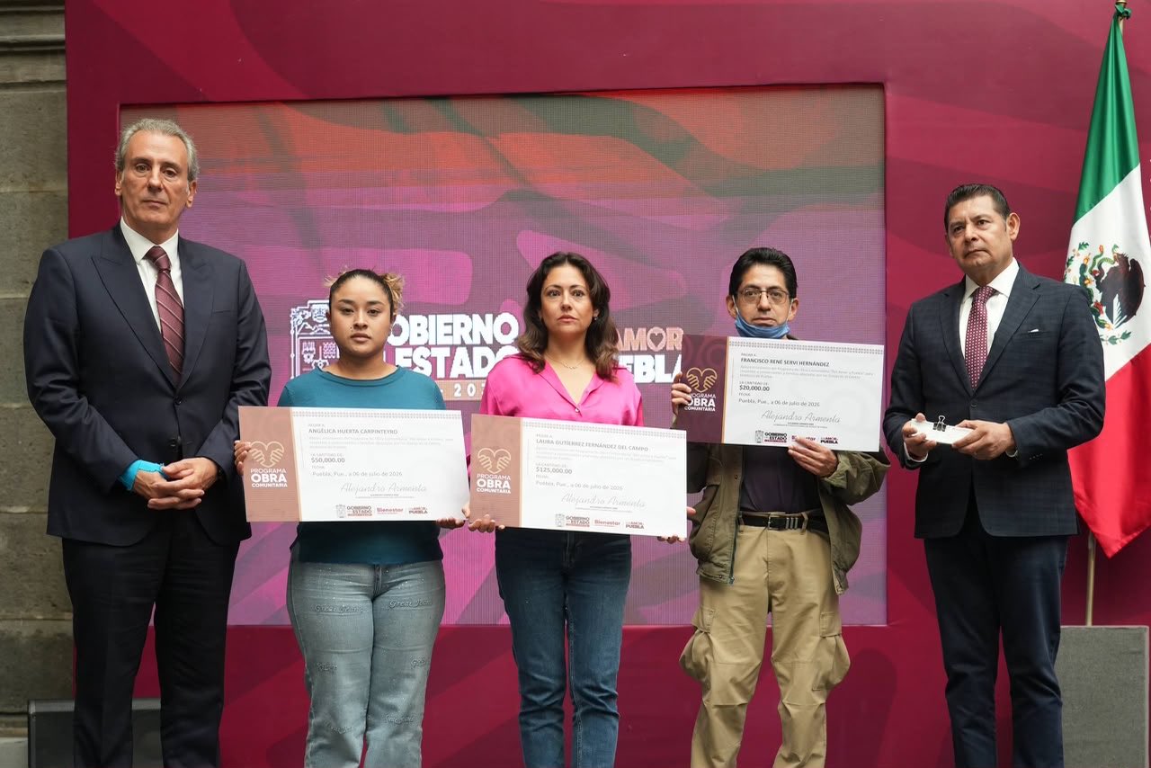 Entregan Armenta y Chedraui apoyos económicos a 36 damnificados por lluvias en Puebla