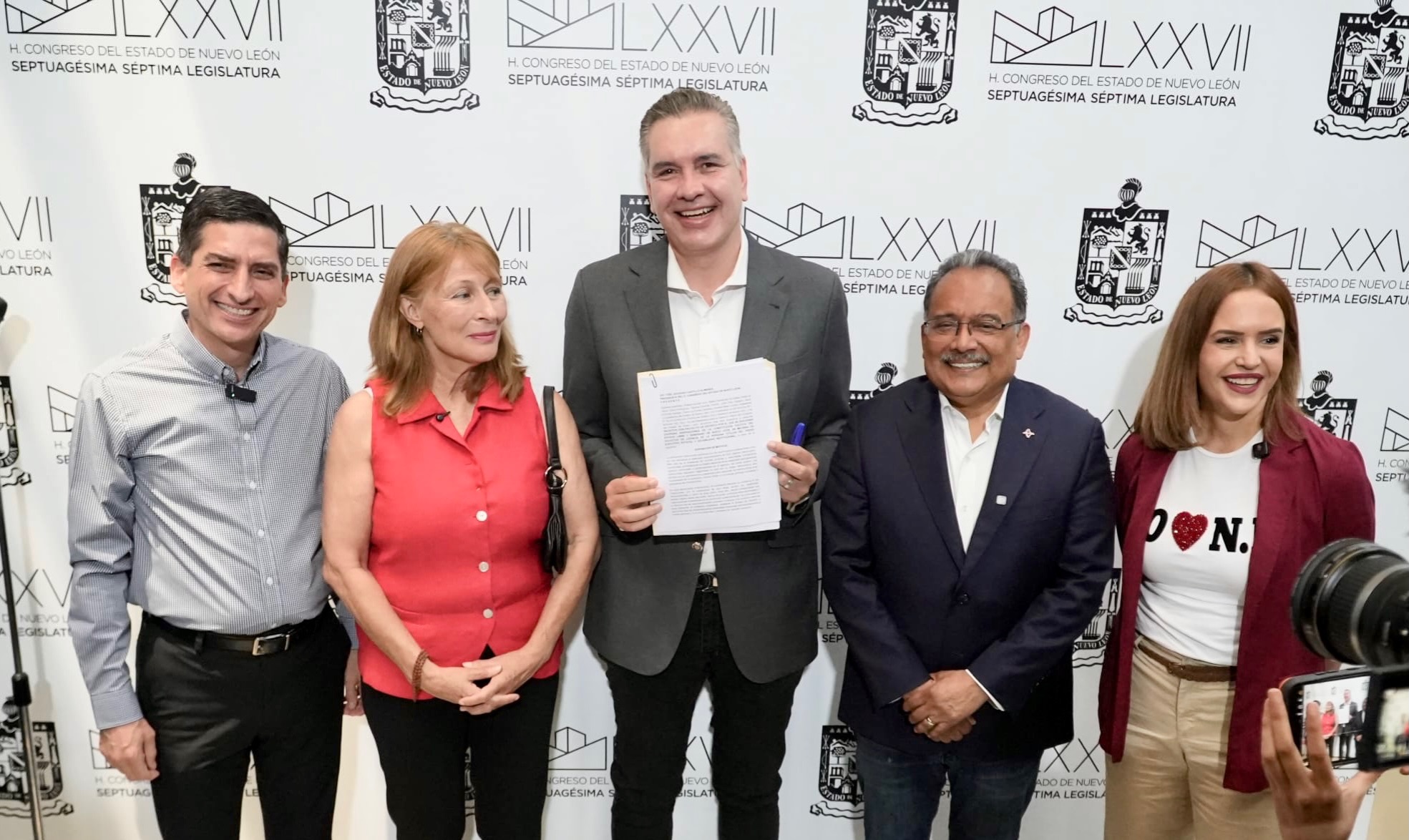 Freno a los "gobernadores chapulines"; Waldo Fernández y Morena buscan prohibir licencias por la presidencia en Nuevo León