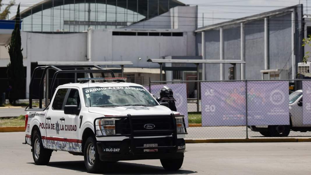 Intercambio de disparos en el Centro de Puebla termina con tres capturados y una camioneta asegurada