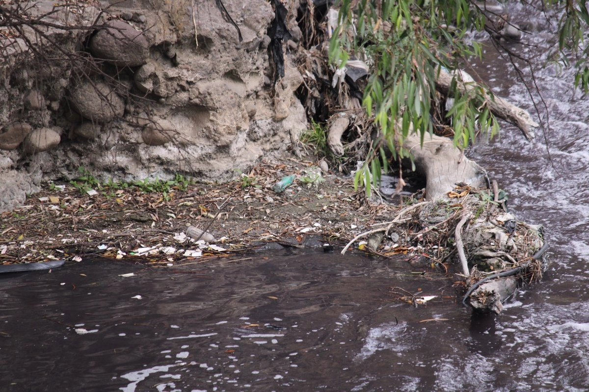 Ultimátum de Armenta y Profepa: van por clausuras y sanciones severas por contaminar el río Atoyac