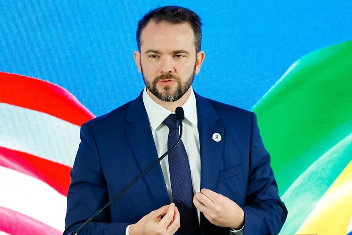 Ministro de Hacienda de Brasil le responde a Milei “payaso” y presume su economía comparada a la argentina