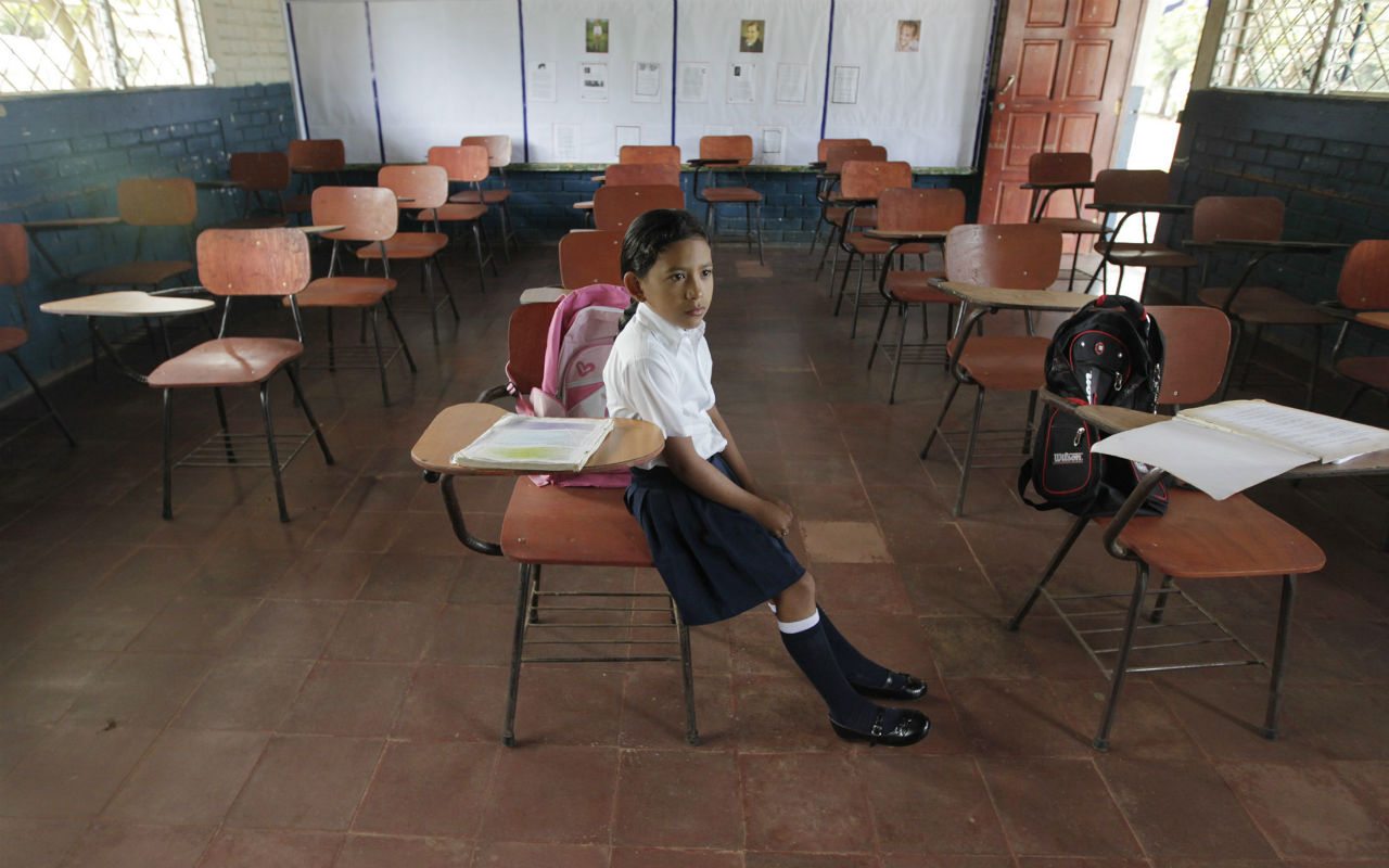 México reduce gasto en educación y mantiene rezago en estudios superiores: OCDE