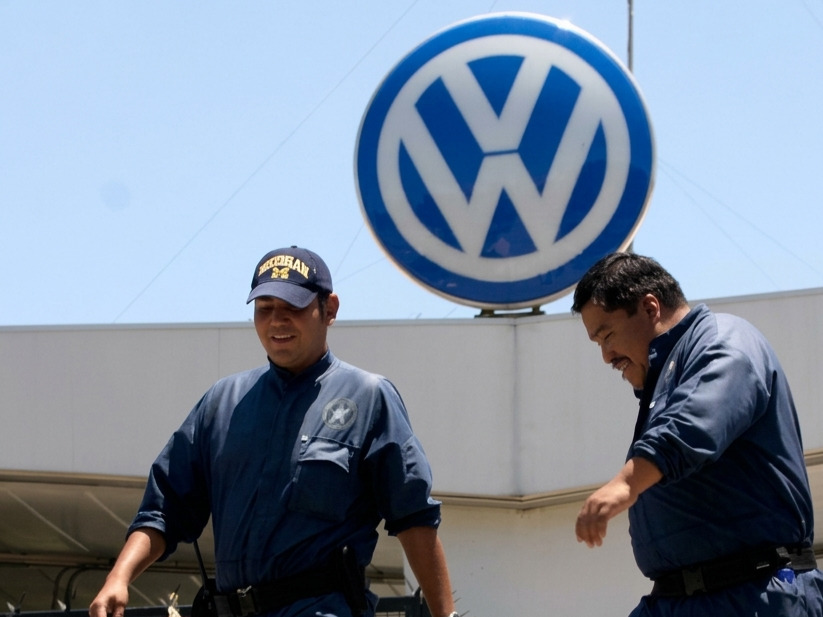 Volkswagen y sindicato pactan aumento global del 8.24% en tercer preacuerdo; huelga se aplaza al 29 de octubre