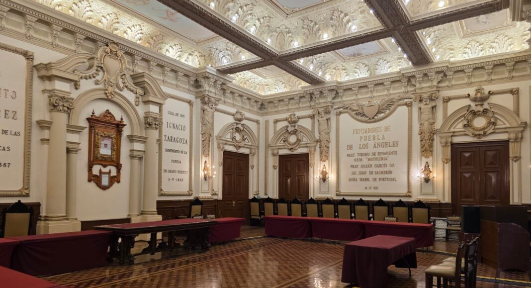 Alistan recortar el Cabildo de Puebla a 15 regidores; analizan iniciativas de Armenta y la oposición