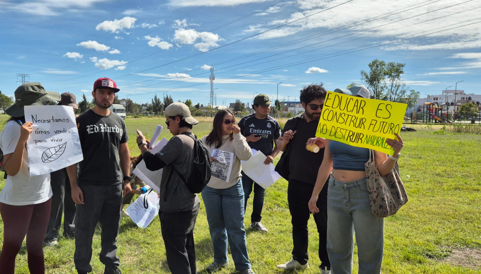 Tras protesta vecinal, frenan obra de la Universidad Rosario Castellanos en Cuautlancingo; habrá consulta