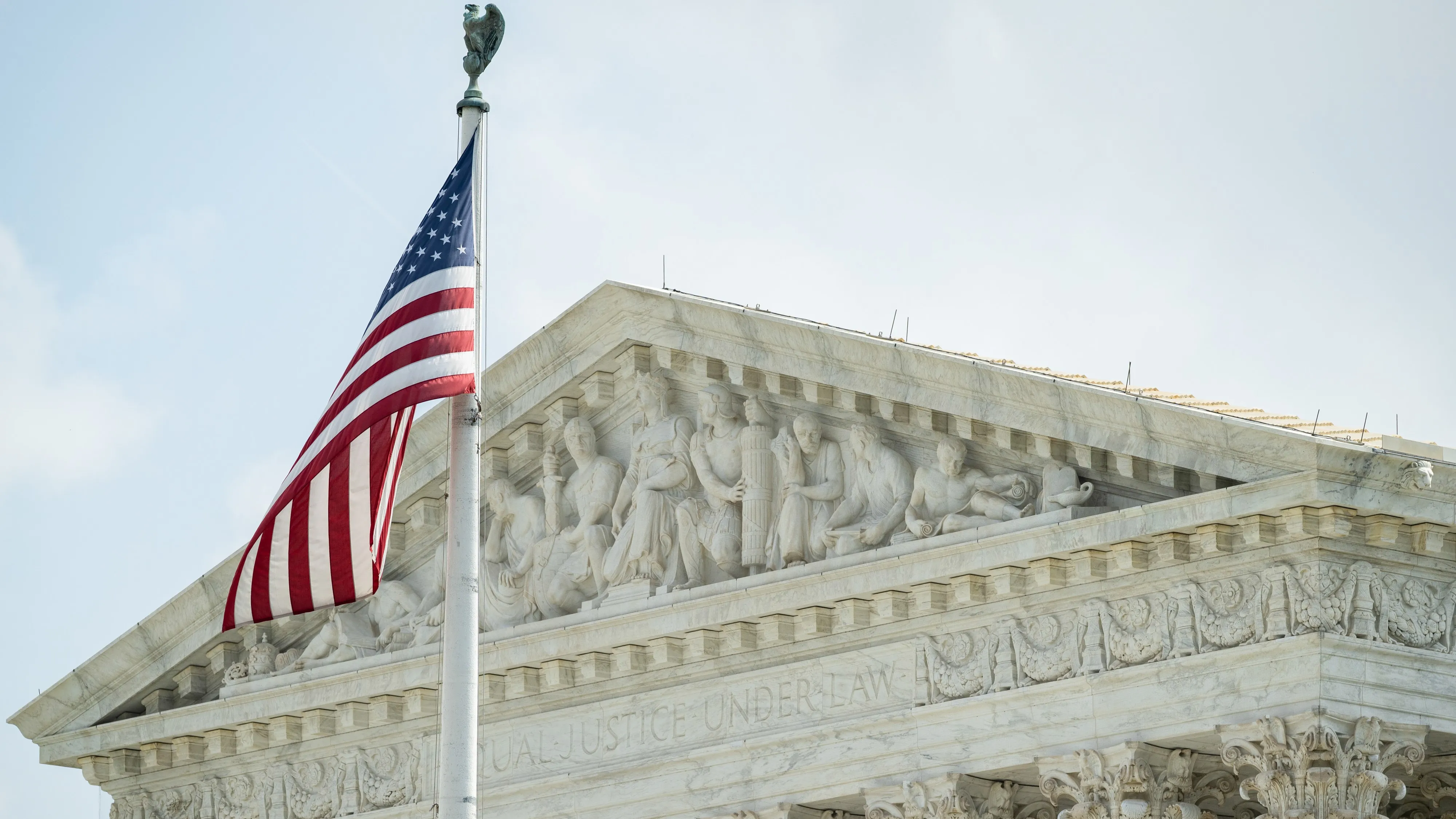 Corte Suprema de Estados Unidos permite a Trump reanudar deportaciones a terceros países
