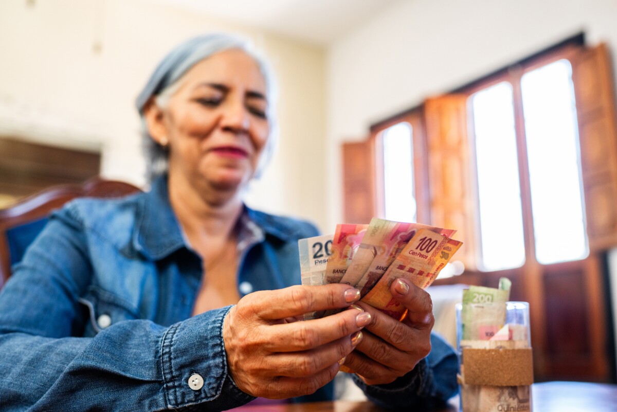 Pensión ISSSTE 2026: jubilados recibirán pago de agosto por adelantado; pensionados IMSS tendrán que esperar