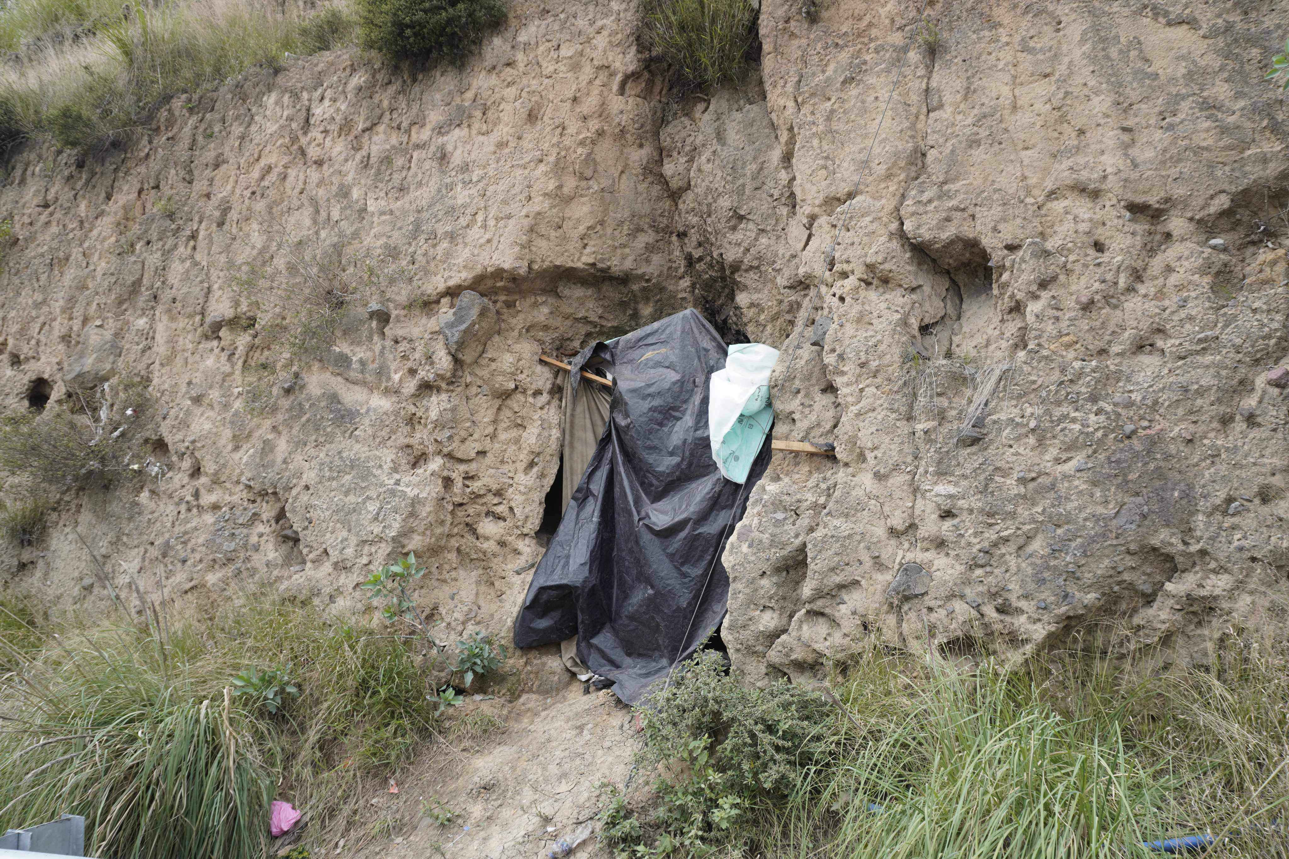 SEDIF Puebla acude al Periférico Ecológico para atender a joven que habitaba una grieta