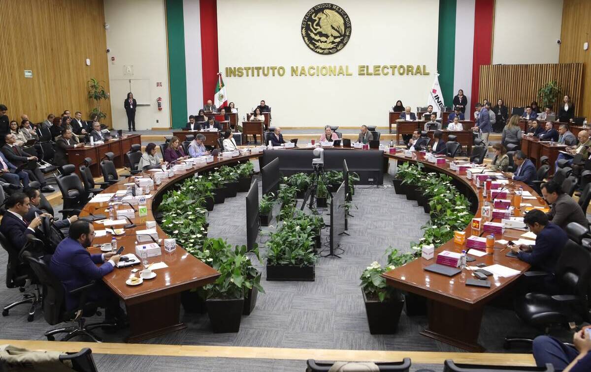 Monreal alista proceso para sustituir a Guadalupe Taddei al frente del INE