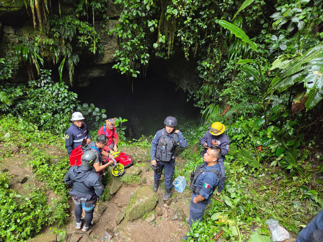 Buscan a la familia Peña en grutas de Cuetzalan; revelan que el guía los adentró durante la tormenta