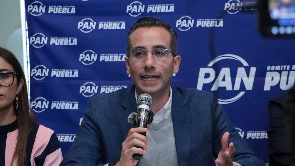Desecha Riestra alianza en Puebla para 2027 y minimiza impacto por detención de Ruffo Appel