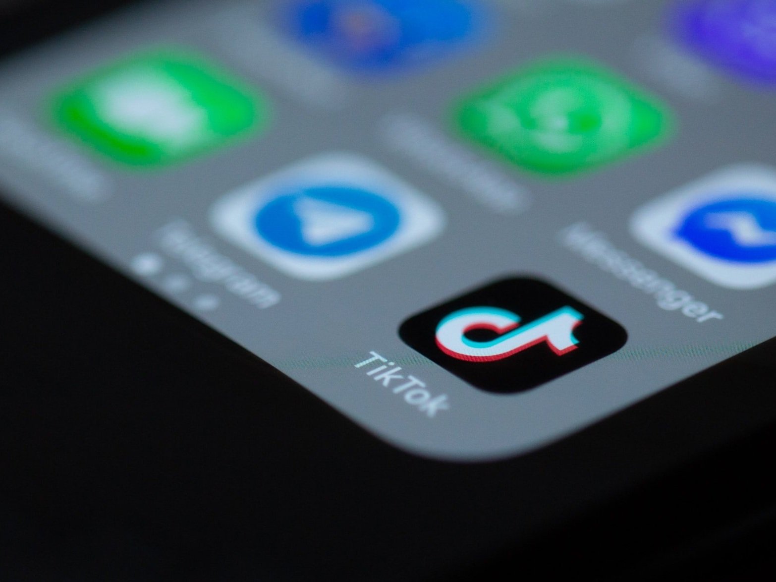 TikTok amplificó desinformación sobre paracetamol y autismo, revela estudio