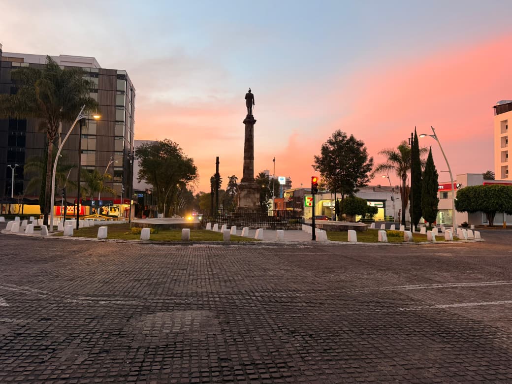 Mantienen limpios el Zócalo y la Avenida Juárez en Puebla tras el partido México-Inglaterra