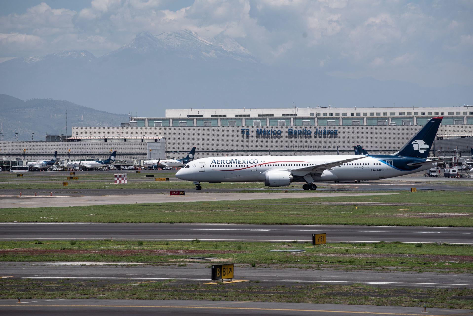 AICM suspenderá despegues y aterrizajes por desfile aéreo del 16 de septiembre
