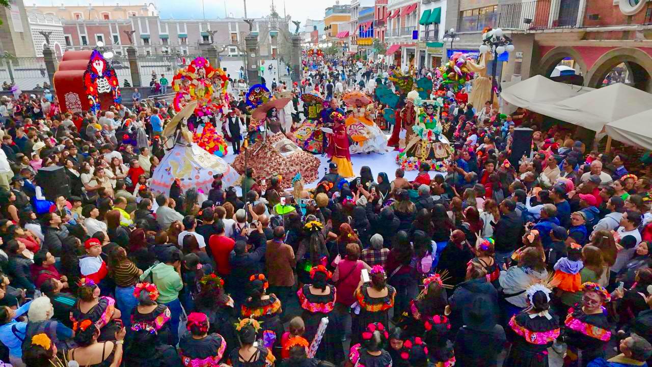 Concurso de disfraces y baile, así arrancaron las actividades deportivas por Día de Muertos en Puebla capital
