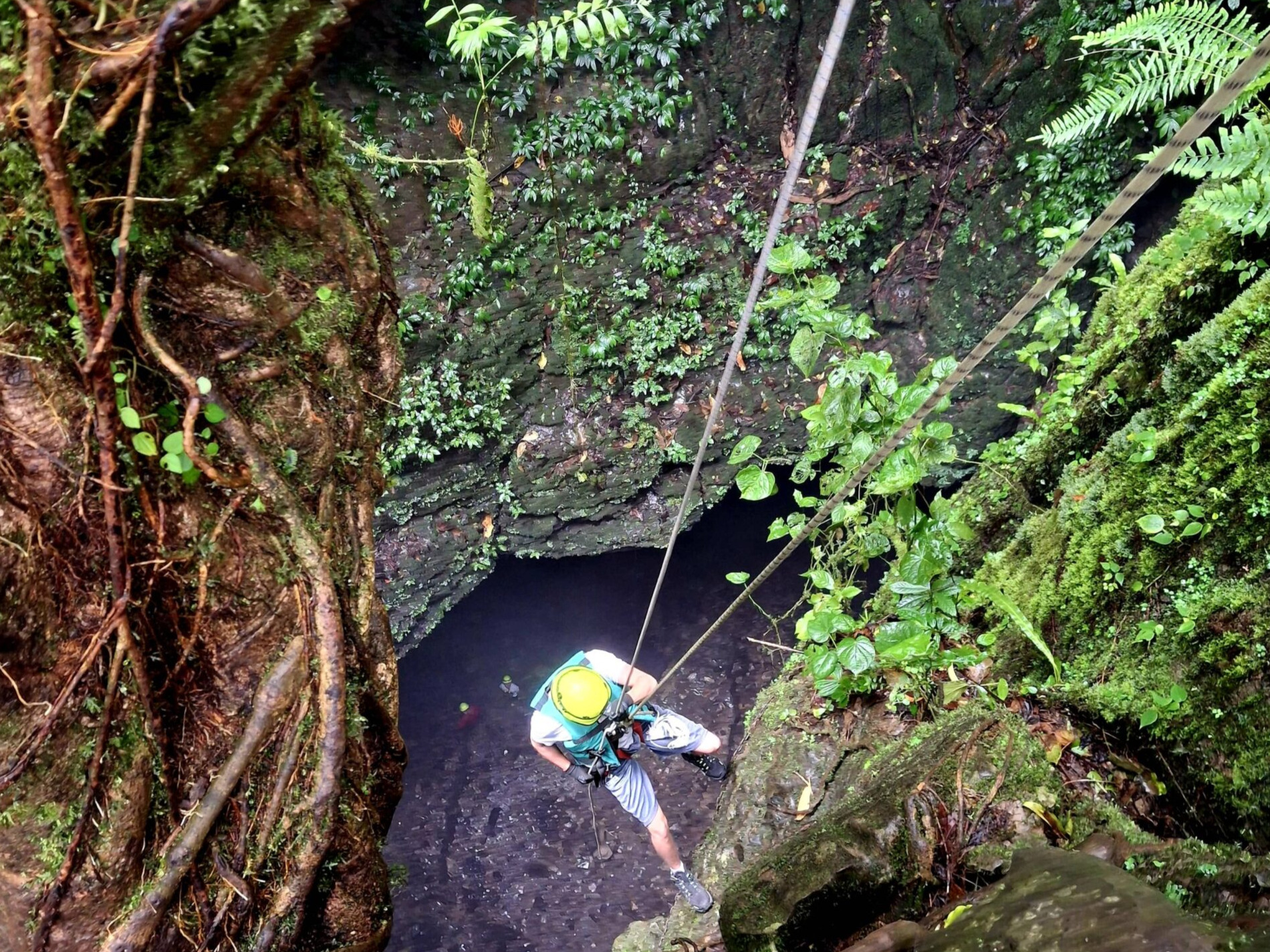 Hallan los cuerpos de dos de los turistas atrapados en la cueva de Cuetzalan; falta uno por localizar